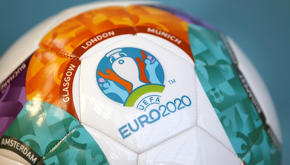 原定于2020年夏季举办的欧洲杯由于新冠疫情的爆发而被迫推迟